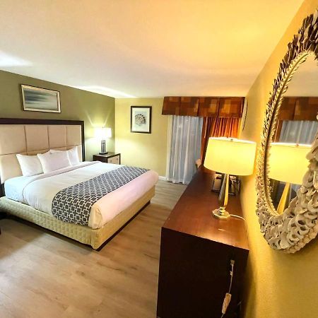Hutchi Bell Hotel South Hutchinson ภายนอก รูปภาพ
