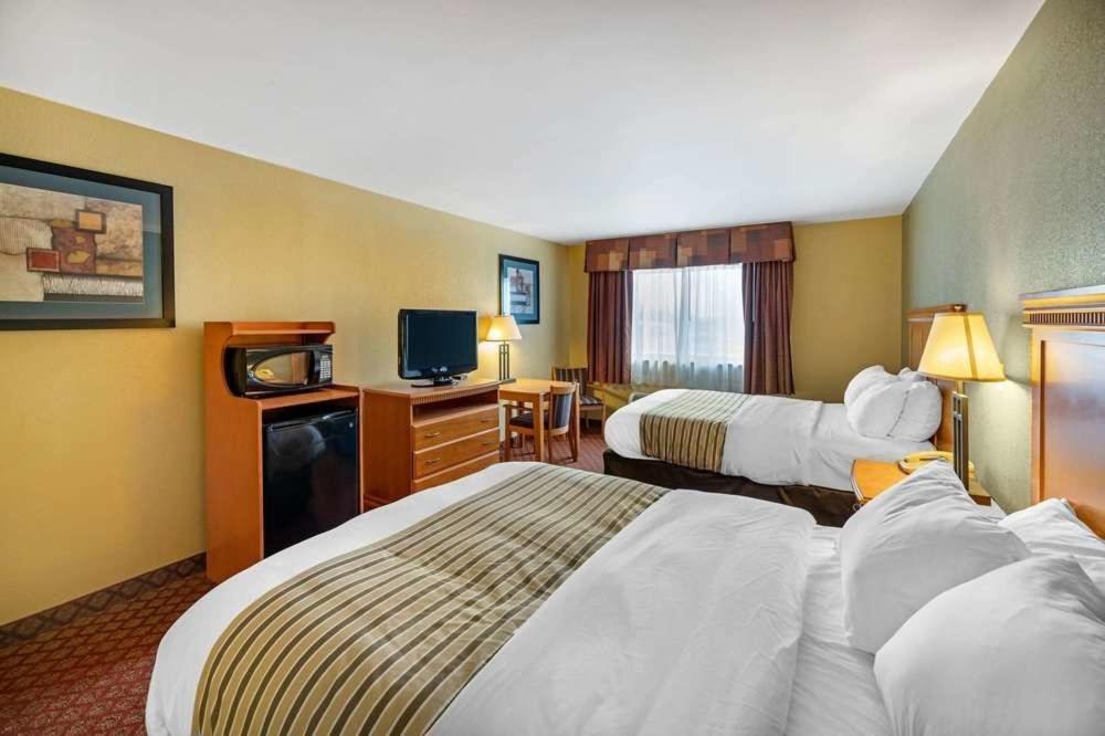 Hutchi Bell Hotel South Hutchinson ภายนอก รูปภาพ