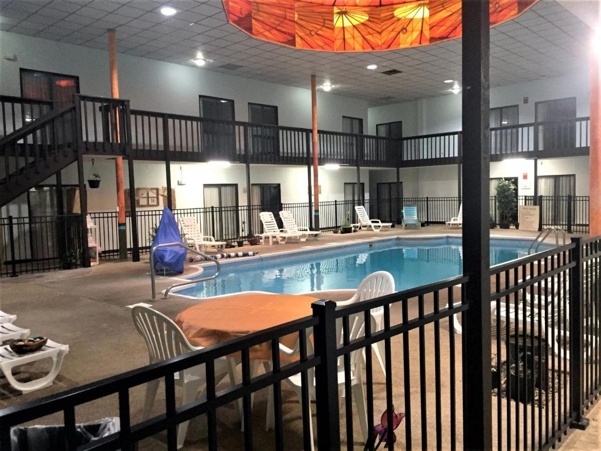 Hutchi Bell Hotel South Hutchinson ภายนอก รูปภาพ