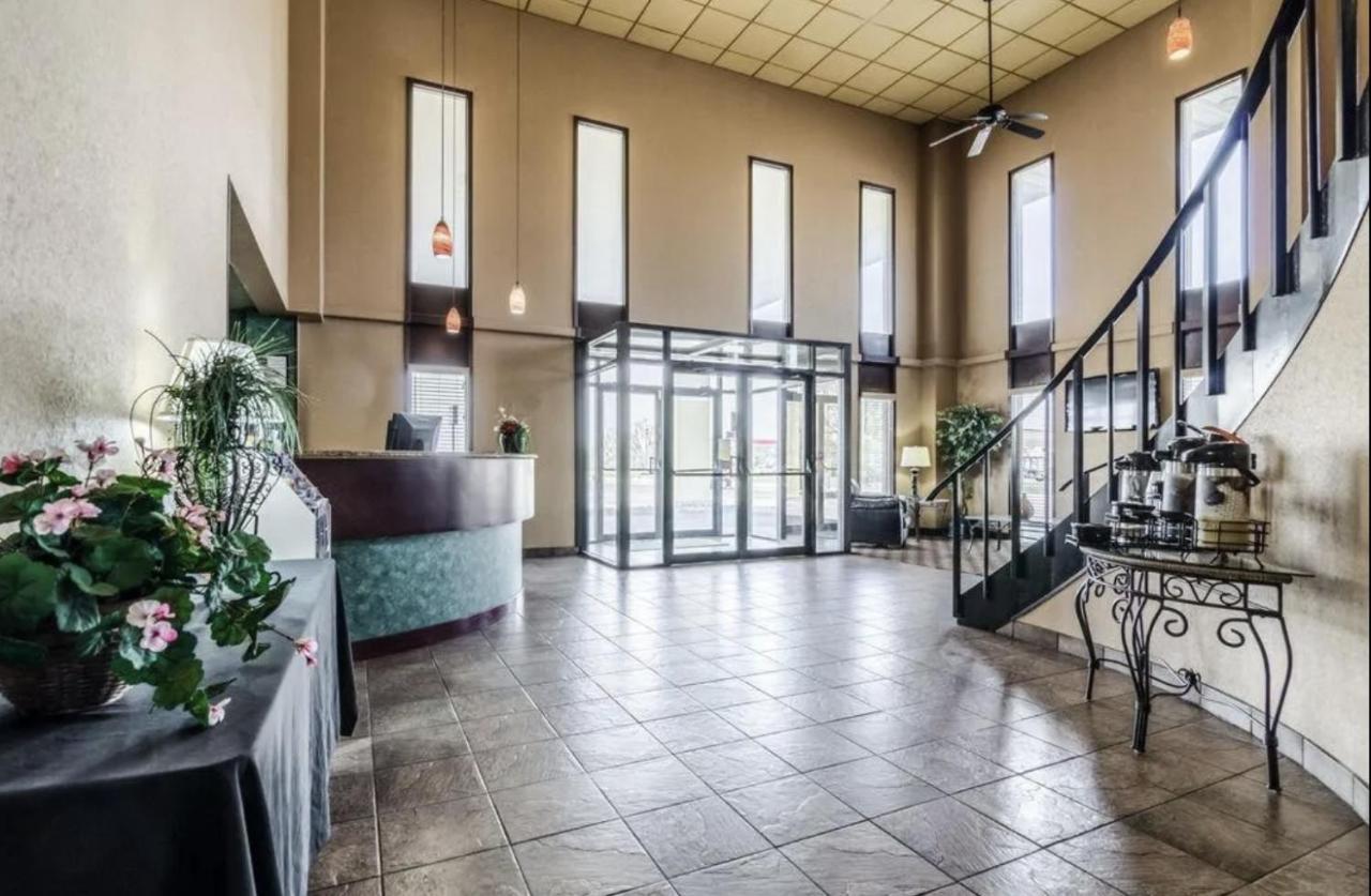 Hutchi Bell Hotel South Hutchinson ภายนอก รูปภาพ
