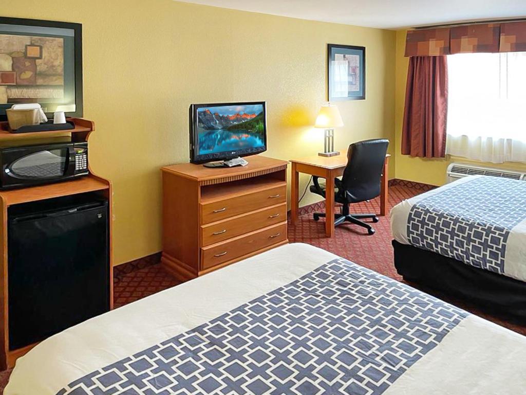 Hutchi Bell Hotel South Hutchinson ภายนอก รูปภาพ