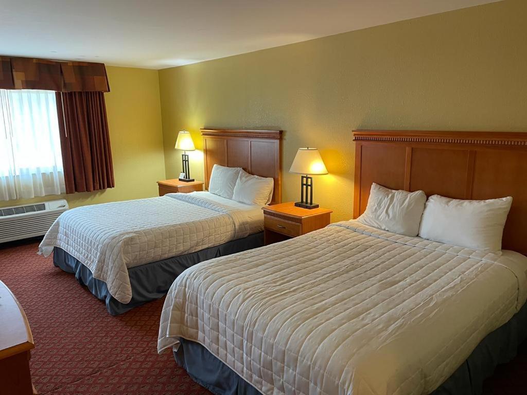 Hutchi Bell Hotel South Hutchinson ภายนอก รูปภาพ