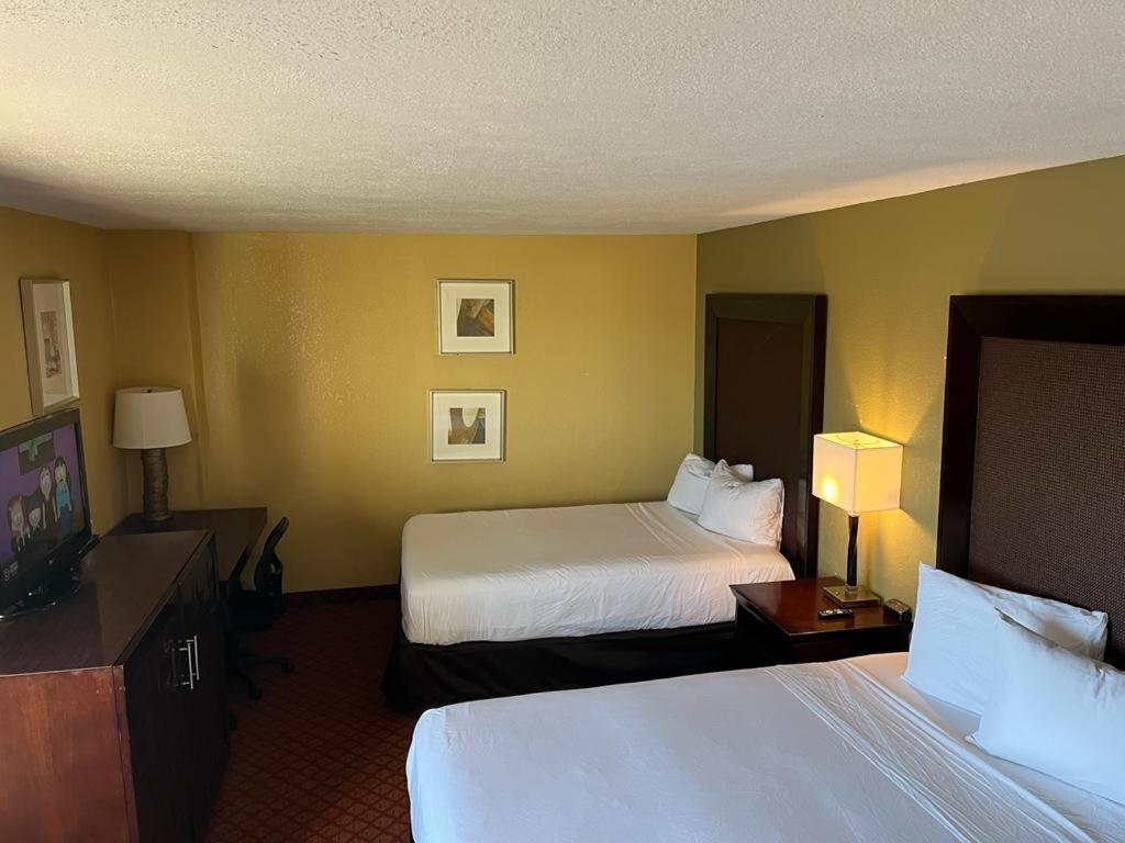 Hutchi Bell Hotel South Hutchinson ภายนอก รูปภาพ