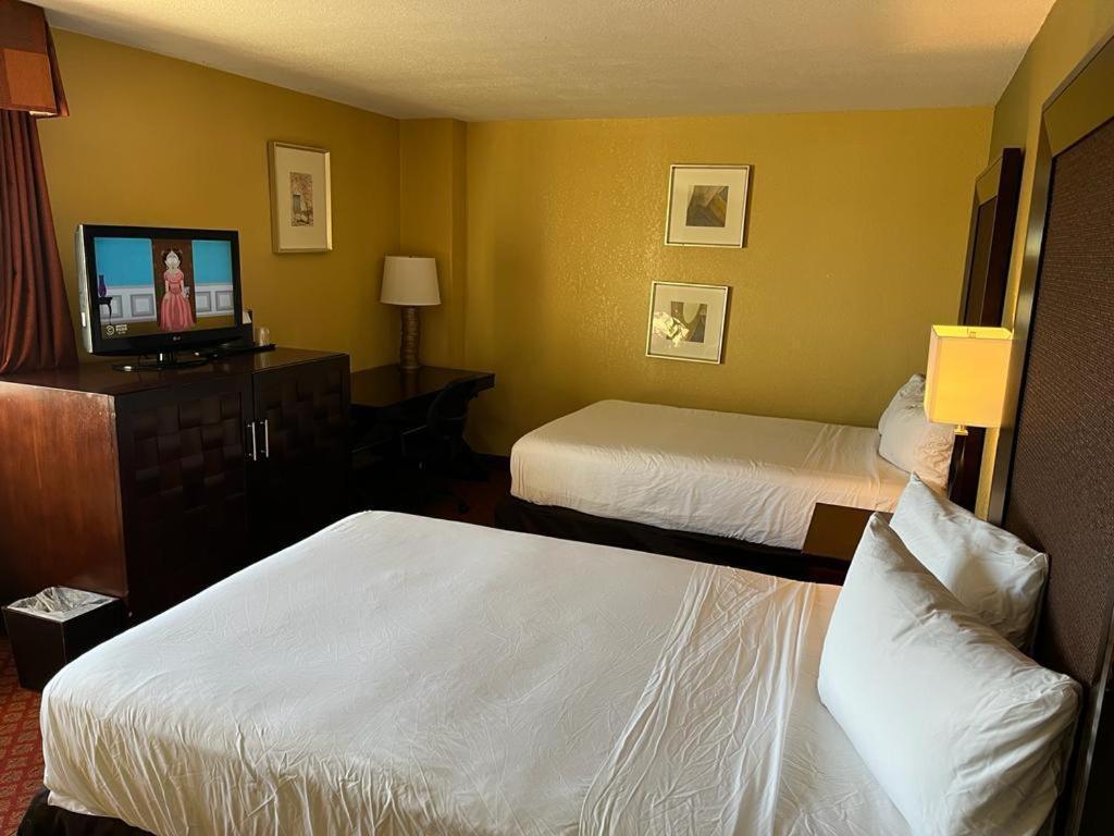 Hutchi Bell Hotel South Hutchinson ภายนอก รูปภาพ