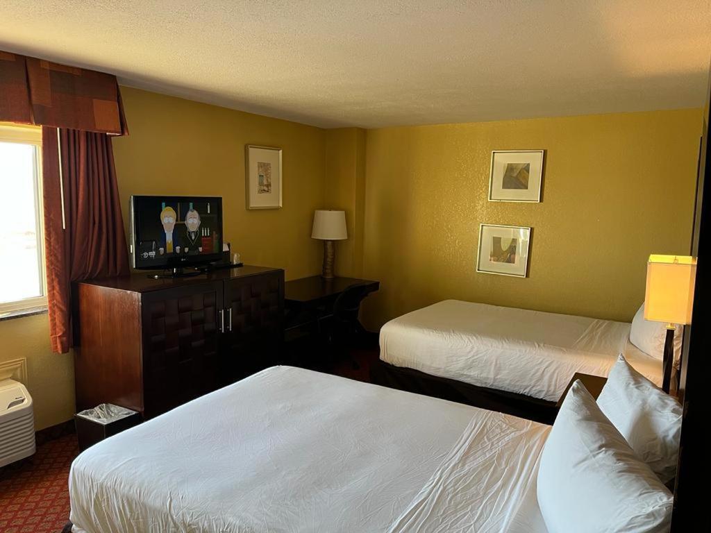 Hutchi Bell Hotel South Hutchinson ภายนอก รูปภาพ