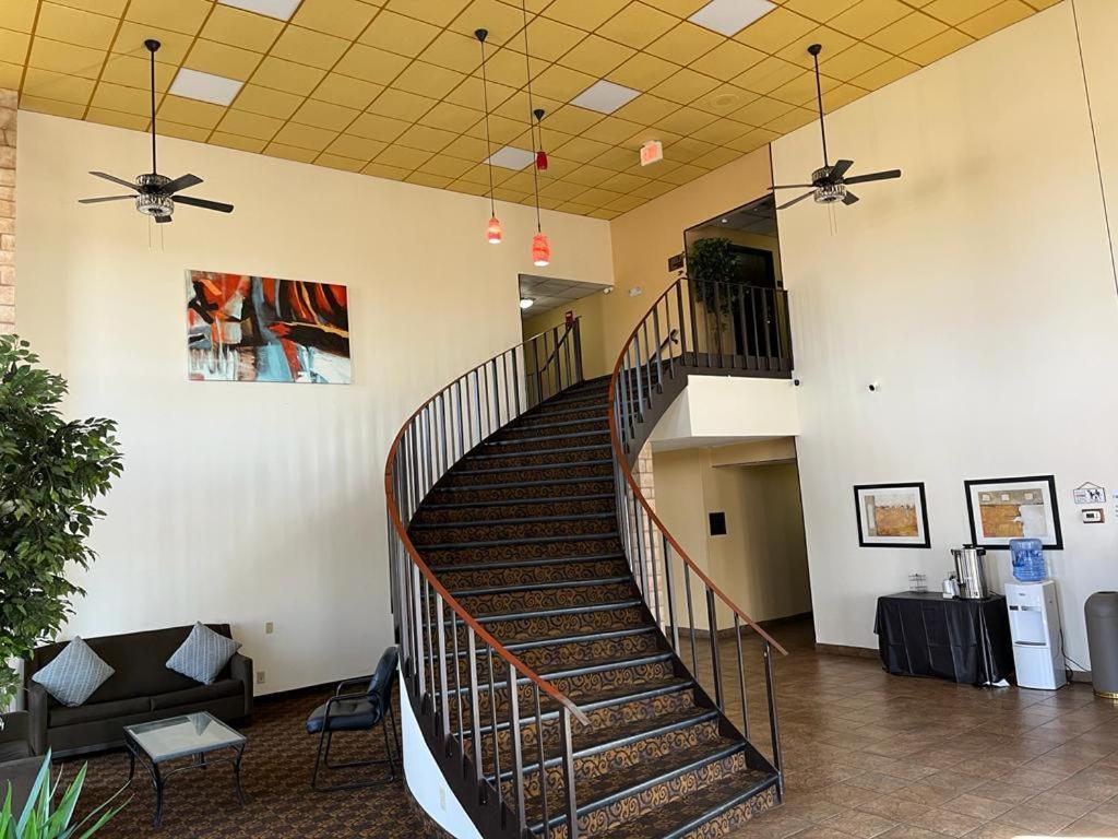 Hutchi Bell Hotel South Hutchinson ภายนอก รูปภาพ