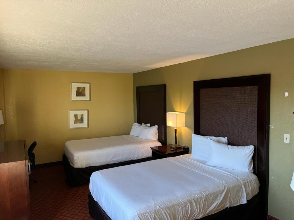 Hutchi Bell Hotel South Hutchinson ภายนอก รูปภาพ